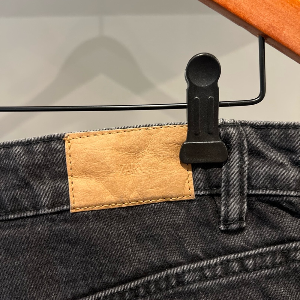 ZARA Black Denim High Waisted Mom Shorts - Picture 4 of 9